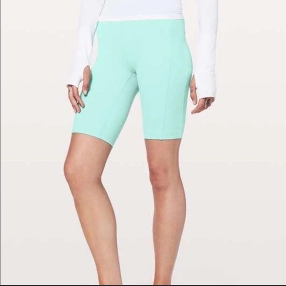 Lululemon Aqua Blue On Pace‎ Biker Short - Picture 1 of 10